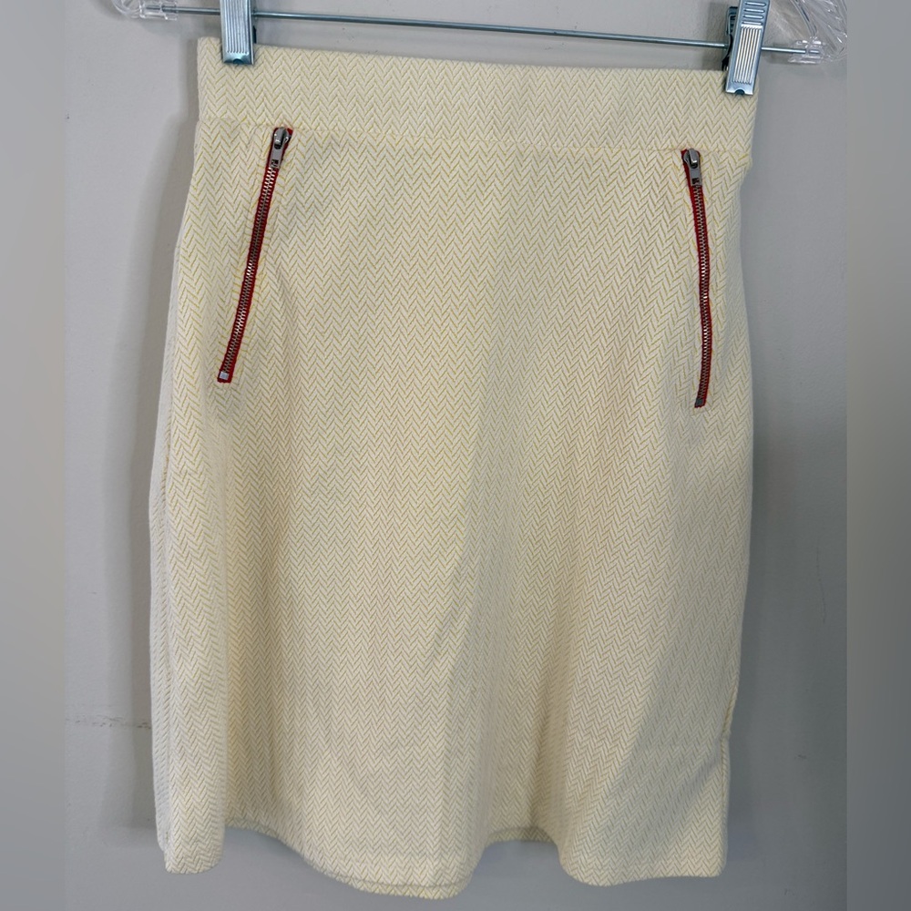 Yellow knit herringbone mini skirt red zippered pockets SZ XS.